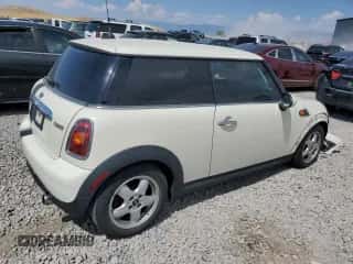 2009 MINI Hardtop with VIN WMWMF33539TT69081, listed as a Copart auction lot 58087205 with 106,470 mi miles and Salvage title. Bid and sale history available at DreamBid. Image 3.