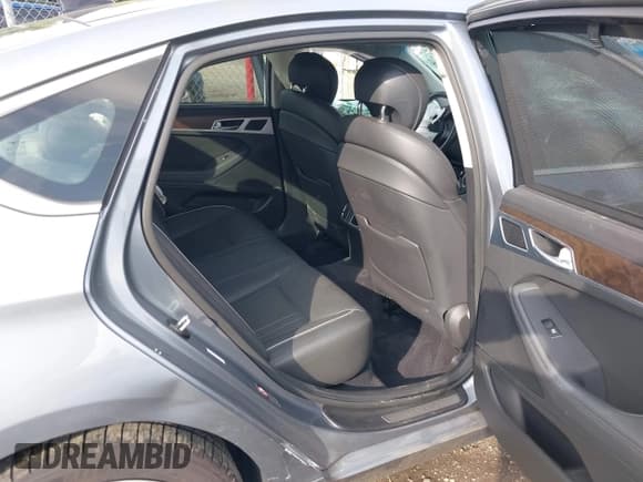 ✅ 2017 Genesis G80 3.8L • VIN: KMHGN4JEXHU177401 • Lot: 42743047. Wystawiony na IAAI z przebiegiem 62 013 mil. Bezpłatny archiwum sprzedaży aukcyjnych z USA i szczegółowy raport historii pojazdu na DreamBid. Zdjęcie 8.