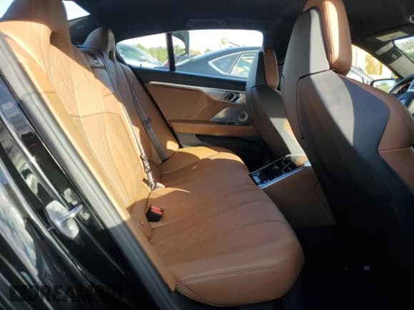 ✅ 2023 BMW M8 Competition • VIN: WBSGV0C0XPCM43253 • Lot: 74117494. Wystawiony na Copart z przebiegiem 419 mil. Bezpłatny archiwum sprzedaży aukcyjnych z USA i szczegółowy raport historii pojazdu na DreamBid. Zdjęcie 10.