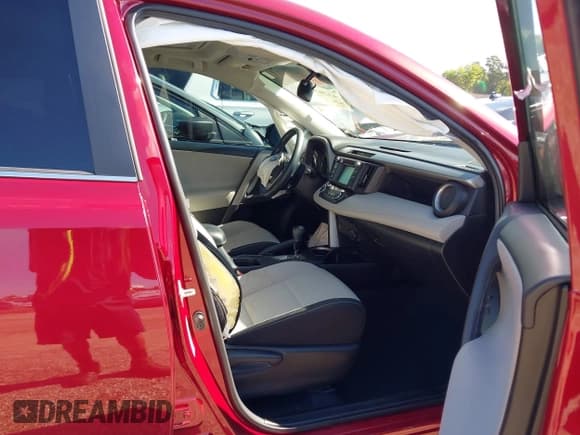 ✅ 2018 Toyota RAV4 XLE • VIN: 2T3WFREV4JW495415 • Lot: 43297469. Listed on IAAI with Not provided. Free auction sales archive from the USA and detailed vehicle history report at DreamBid. Image 5.