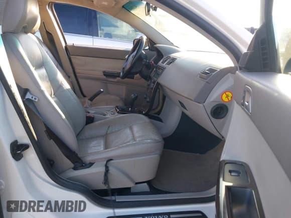 ✅ 2005 Volvo S40 • VIN: YV1MS390752090060 • Lot: 43394634. Listed on IAAI with 165,627 mi. Free auction sales archive from the USA and detailed vehicle history report at DreamBid. Image 5.