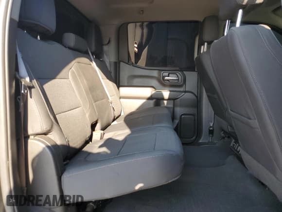 ✅ 2021 Chevrolet Silverado 1500 LT • VIN: 1GCPYJEKXMZ437626 • Lot: 81421875. Wystawiony na Copart z przebiegiem 50 036 mil. Bezpłatny archiwum sprzedaży aukcyjnych z USA i szczegółowy raport historii pojazdu na DreamBid. Zdjęcie 10.