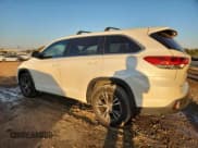 ✅ 2018 Toyota Highlander LE Plus • VIN: 5TDZZRFH7JS244662 • Lot: 91729435. Wystawiony na Copart z przebiegiem 166 221 mil. Bezpłatny archiwum sprzedaży aukcyjnych z USA i szczegółowy raport historii pojazdu na DreamBid. Zdjęcie 2.