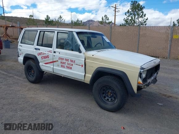 ✅ 1987 Jeep Cherokee • VIN: 1JCML7810HT027657 • Lot: 43355723. Listed on IAAI with 180,973 mi. Free auction sales archive from the USA and detailed vehicle history report at DreamBid. Image 1.