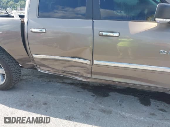 ✅ 2010 Dodge 1500 Sport • VIN: 1D7RV1CT5AS144417 • Lot: 43027380. Wystawiony na IAAI z przebiegiem 123 759 mil. Bezpłatny archiwum sprzedaży aukcyjnych z USA i szczegółowy raport historii pojazdu na DreamBid. Zdjęcie 5.