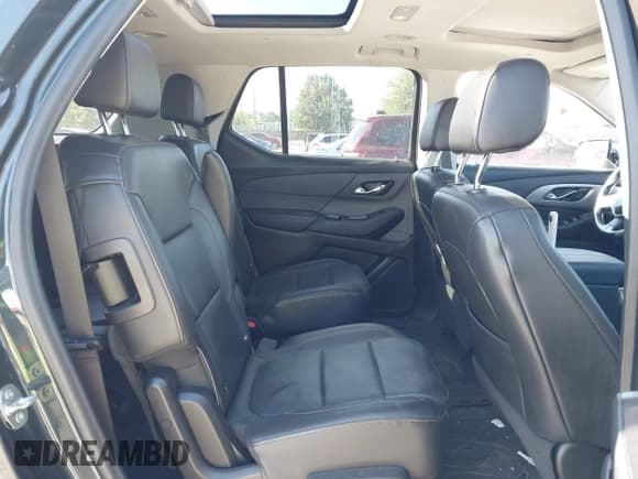 ✅ 2020 Chevrolet Traverse LT • VIN: 1GNERHKW4LJ127027 • Lot: 43148957. Wystawiony na IAAI z przebiegiem 141 932 mil. Bezpłatny archiwum sprzedaży aukcyjnych z USA i szczegółowy raport historii pojazdu na DreamBid. Zdjęcie 8.