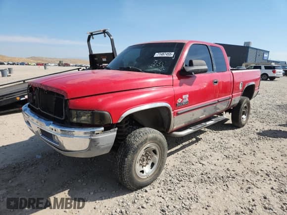 ✅ 2000 Dodge 2500 • VIN: 3B7KF2360YG142181 • Lot: 71487455. Wystawiony na Copart z przebiegiem Nie podano. Bezpłatny archiwum sprzedaży aukcyjnych z USA i szczegółowy raport historii pojazdu na DreamBid. Zdjęcie 1.