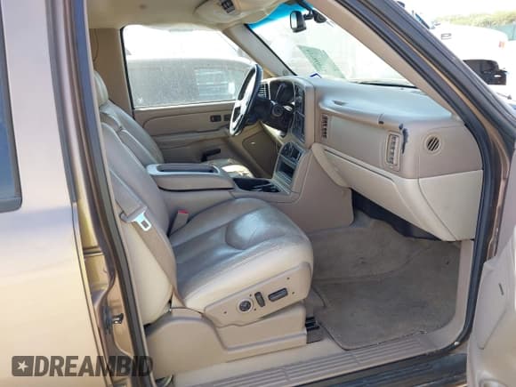✅ 2004 Chevrolet Suburban LS • VIN: 1GNEC16Z74R129256 • Lot: 42786812. Listed on IAAI with 347,493 mi. Free auction sales archive from the USA and detailed vehicle history report at DreamBid. Image 5.
