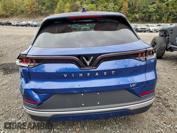 ✅ 2024 VinFast VF 8 Plus • VIN: RLLV1AFAXRH008488 • Lot: 95747735. Wystawiony na Copart z przebiegiem 7 148 mil. Bezpłatny archiwum sprzedaży aukcyjnych z USA i szczegółowy raport historii pojazdu na DreamBid. Zdjęcie 6.