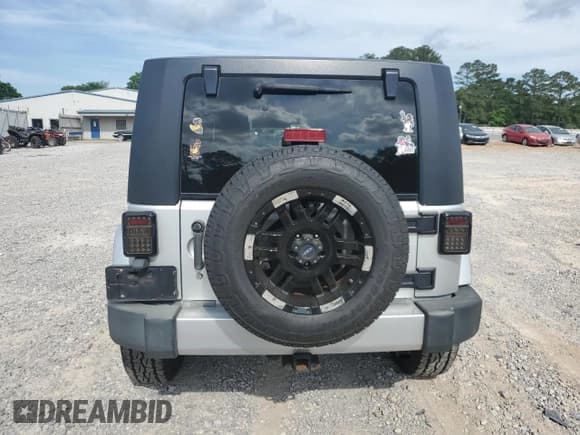 ✅ 2008 Jeep Wrangler Unlimited Sahara • VIN: 1J8GA59148L525618 • Lot: 55297715. Listed on Copart with 134,556 mi. Free auction sales archive from the USA and detailed vehicle history report at DreamBid. Image 6.