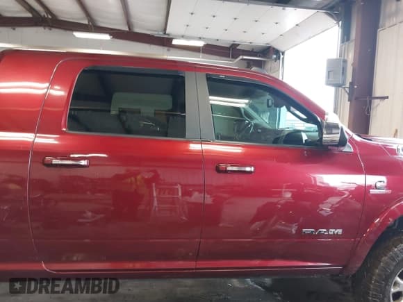 ✅ 2019 Ram 2500 Laramie • VIN: 3C6UR5NL0KG520647 • Lot: 41655315. Wystawiony na IAAI z przebiegiem 157 829 mil. Bezpłatny archiwum sprzedaży aukcyjnych z USA i szczegółowy raport historii pojazdu na DreamBid. Zdjęcie 13.