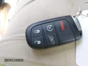 ✅ 2015 Jeep Grand Cherokee Overland • VIN: 1C4RJFCG7FC174719 • Лот: 42076540. Опубликован ранее на IAAI с пробегом 160 856 миль. Бесплатный доступ к архиву аукционных продаж из США и подробный отчёт об истории автомобиля на DreamBid. Изображение 11.