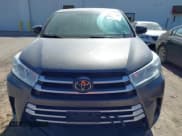 ✅ 2019 Toyota Highlander LE Plus • VIN: 5TDZZRFH8KS332007 • Lot: 43328913. Wystawiony na IAAI z przebiegiem 159 743 mil. Bezpłatny archiwum sprzedaży aukcyjnych z USA i szczegółowy raport historii pojazdu na DreamBid. Zdjęcie 13.