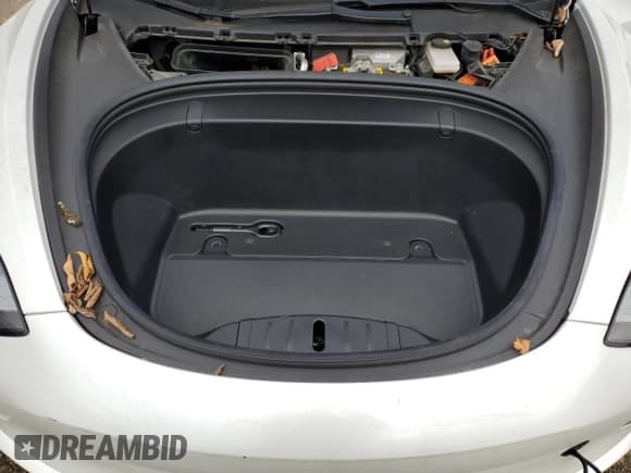 ✅ 2019 Tesla Model 3 Mid Range • VIN: 5YJ3E1EA5KF476383 • Lot: 90574095. Wystawiony na Copart z przebiegiem 29 975 mil. Bezpłatny archiwum sprzedaży aukcyjnych z USA i szczegółowy raport historii pojazdu na DreamBid. Zdjęcie 11.