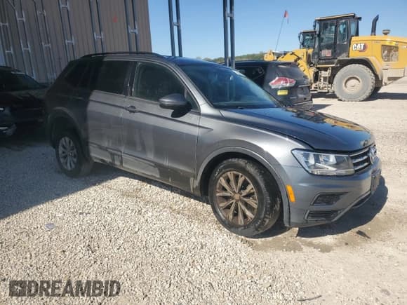 ✅ 2018 Volkswagen Tiguan S • VIN: 3VV1B7AX0JM108976 • Lot: 87282895. Listed on Copart with 187,697 mi. Free auction sales archive from the USA and detailed vehicle history report at DreamBid. Image 4.