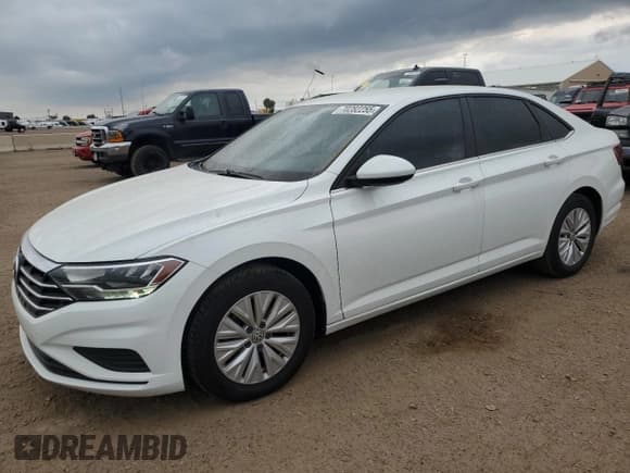 ✅ 2019 Volkswagen Jetta S • VIN: 3VWC57BU8KM051914 • Лот: 70282255. Опубликован ранее на Copart с пробегом 55 784 миль. Бесплатный доступ к архиву аукционных продаж из США и подробный отчёт об истории автомобиля на DreamBid. Изображение 1.