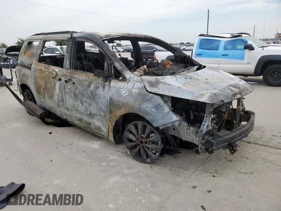 ✅ 2017 Kia Sedona EX • VIN: KNDMC5C1XH6343238 • Lot: 68551475. Listed on Copart with Not provided. Free auction sales archive from the USA and detailed vehicle history report at DreamBid. Image 4.