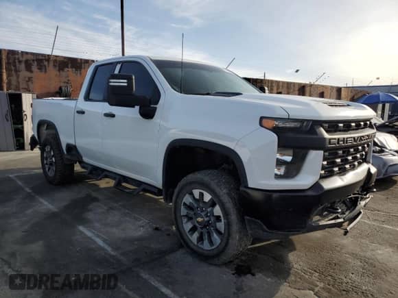 2020 Chevrolet Silverado 2500HD Work Truck z VIN 1GC2YLE73LF220288, wystawiony jako Copart lot #51485375 z przebiegiem 144 237 mil mil oraz Czysty tytuł • Clean title. Historia ofert i sprzedaży dostępna na DreamBid. Obrazek 4.