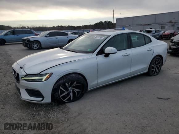 ✅ 2019 Volvo S60 Momentum • VIN: 7JRA22TK2KG009396 • Лот: 92057395. Опубликован ранее на Copart с пробегом 102 052 миль. Бесплатный доступ к архиву аукционных продаж из США и подробный отчёт об истории автомобиля на DreamBid. Изображение 1.