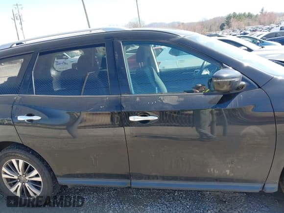 ✅ 2019 Nissan Pathfinder SV • VIN: 5N1DR2MMXKC578779 • Lot: 41767421. Listed on IAAI with 121,985 mi. Free auction sales archive from the USA and detailed vehicle history report at DreamBid. Image 13.