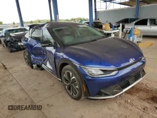 ✅ 2023 Kia EV6 Wind • VIN: KNDC34LA2P5606994 • Lot: 69288354. Wystawiony na Copart z przebiegiem 8 477 mil. Bezpłatny archiwum sprzedaży aukcyjnych z USA i szczegółowy raport historii pojazdu na DreamBid. Zdjęcie 4.