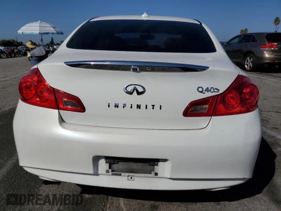 ✅ 2015 Infiniti Q40 • VIN: JN1CV6AP8FM503096 • Lot: 85540885. Wystawiony na Copart z przebiegiem 129 471 mil. Bezpłatny archiwum sprzedaży aukcyjnych z USA i szczegółowy raport historii pojazdu na DreamBid. Zdjęcie 6.