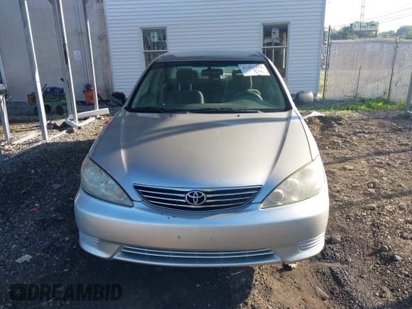 ✅ 2005 Toyota Camry LE • VIN: 4T1BE32K95U097172 • Lot: 43267272. Listed on IAAI with 215,010 mi. Free auction sales archive from the USA and detailed vehicle history report at DreamBid. Image 13.
