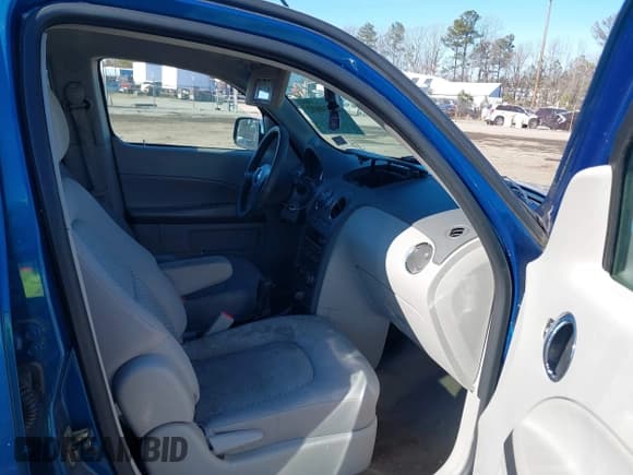 ✅ 2009 Chevrolet HHR 1LT • VIN: 3GNCA23B79S562431 • Lot: 41334802. Listed on IAAI with 137,578 mi. Free auction sales archive from the USA and detailed vehicle history report at DreamBid. Image 5.