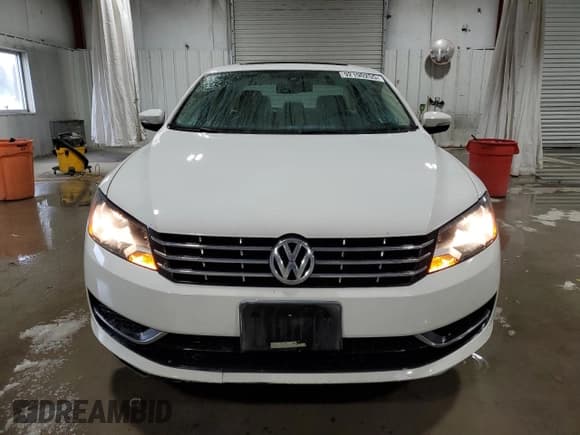 ✅ 2014 Volkswagen Passat SE • VIN: 1VWBN7A33EC031645 • Lot: 92190255. Listed on Copart with 135,007 mi. Free auction sales archive from the USA and detailed vehicle history report at DreamBid. Image 5.