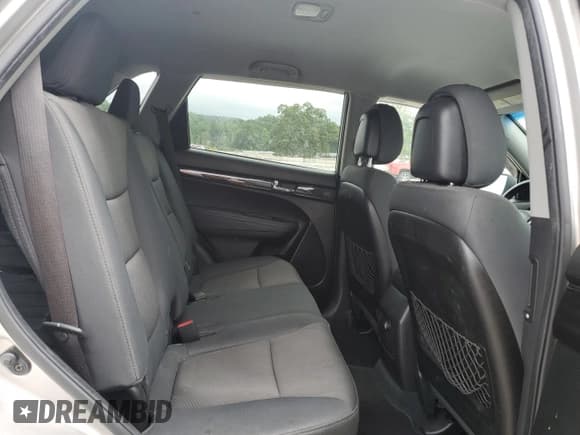 ✅ 2013 Kia Sorento LX • VIN: 5XYKTDA23DG415191 • Lot: 60659645. Listed on Copart with 200,285 mi. Free auction sales archive from the USA and detailed vehicle history report at DreamBid. Image 11.