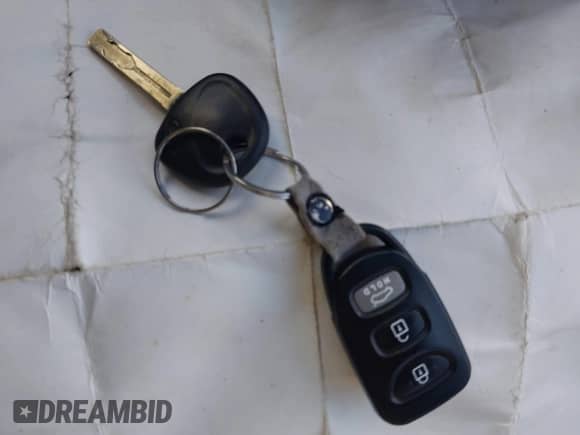 2012 Hyundai Sonata GLS z VIN 5NPEB4ACXCH401417, wystawiony jako IAAI lot #43445307 z przebiegiem 125 038 mil mil oraz . Historia ofert i sprzedaży dostępna na DreamBid. Obrazek 11.