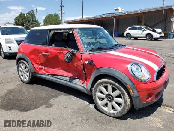 2009 MINI Hardtop with VIN WMWMF33549TU71215, listed as a Copart auction lot 62721075 with 141,040 mi miles and Non repairable. Bid and sale history available at DreamBid. Image 4.