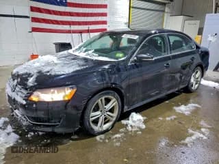 ✅ 2014 Volkswagen Passat SE • VIN: 1VWBP7A3XEC009975 • Лот: 95276835. Опубликован ранее на Copart с пробегом 219 857 миль. Бесплатный доступ к архиву аукционных продаж из США и подробный отчёт об истории автомобиля на DreamBid. Изображение 1.