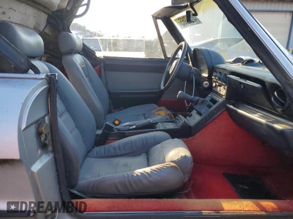 ✅ 1986 Alfa Romeo Spider Veloce • VIN: ZARBA5419G1040612 • Lot: 42347965. Listed on Copart with 84,485 mi. Free auction sales archive from the USA and detailed vehicle history report at DreamBid. Image 10.