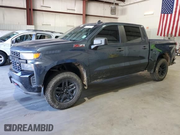 ✅ 2020 Chevrolet Silverado 1500 Custom Trail Boss • VIN: 3GCPYCEF3LG155860 • Lot: 73179824. Wystawiony na Copart z przebiegiem 70 727 mil. Bezpłatny archiwum sprzedaży aukcyjnych z USA i szczegółowy raport historii pojazdu na DreamBid. Zdjęcie 1.