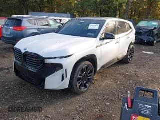 ✅ 2024 BMW XM • VIN: 5YM23CS05R9W36590 • Лот: 43347878. Опубликован ранее на IAAI с пробегом 14 543 миль. Бесплатный доступ к архиву аукционных продаж из США и подробный отчёт об истории автомобиля на DreamBid. Изображение 2.