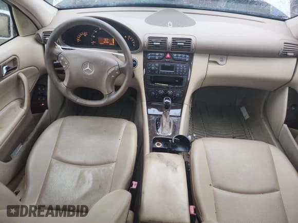 ✅ 2002 Mercedes-Benz C 230/260/280/320 • VIN: WDBRF61J32E006122 • Lot: 67344195. Wystawiony na Copart z przebiegiem 61 240 mil. Bezpłatny archiwum sprzedaży aukcyjnych z USA i szczegółowy raport historii pojazdu na DreamBid. Zdjęcie 8.