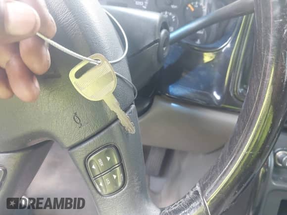 ✅ 2005 Chevrolet Silverado 1500 LS • VIN: 1GCEC19T95Z318749 • Lot: 42438829. Wystawiony na IAAI z przebiegiem 214 444 mil mil. Skorzystaj z bezpłatnego archiwum sprzedaży aukcyjnych z USA i zobacz szczegółowy raport historii pojazdu na DreamBid. Zdjęcie 11.