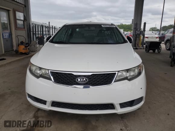 ✅ 2013 Kia Forte LX • VIN: KNAFT4A21D5673152 • Лот: 71175025. Опубликован ранее на Copart с пробегом 270 684 миль. Бесплатный доступ к архиву аукционных продаж из США и подробный отчёт об истории автомобиля на DreamBid. Изображение 5.