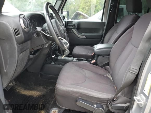 ✅ 2013 Jeep Wrangler Unlimited Sport • VIN: 1C4BJWDG8DL670299 • Lot: 83804925. Wystawiony na Copart z przebiegiem 104 418 mil. Bezpłatny archiwum sprzedaży aukcyjnych z USA i szczegółowy raport historii pojazdu na DreamBid. Zdjęcie 7.