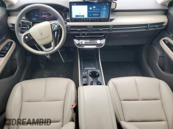 ✅ 2023 Lincoln Corsair Standard • VIN: 5LMCJ1DA4PUL26480 • Lot: 68397855. Wystawiony na Copart z przebiegiem 5 427 mil. Bezpłatny archiwum sprzedaży aukcyjnych z USA i szczegółowy raport historii pojazdu na DreamBid. Zdjęcie 8.