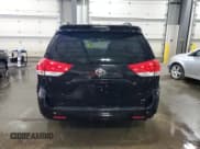 ✅ 2014 Toyota Sienna LE • VIN: 5TDKK3DC0ES512032 • Lot: 86272675. Wystawiony na Copart z przebiegiem 152 786 mil. Bezpłatny archiwum sprzedaży aukcyjnych z USA i szczegółowy raport historii pojazdu na DreamBid. Zdjęcie 6.