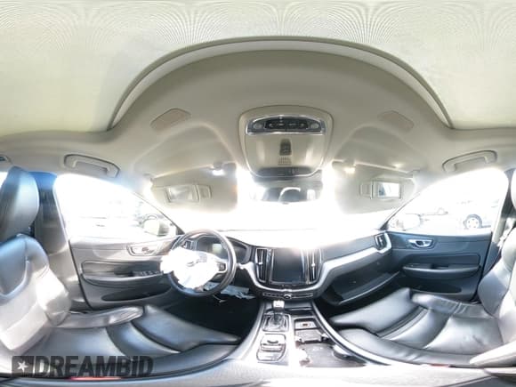 ✅ 2019 Volvo XC60 Momentum • VIN: LYV102RK1KB177988 • Lot: 43343485. Wystawiony na IAAI z przebiegiem 118 710 mil. Bezpłatny archiwum sprzedaży aukcyjnych z USA i szczegółowy raport historii pojazdu na DreamBid. Zdjęcie 18.