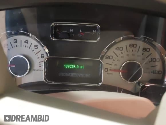 ✅ 2008 Ford Expedition Eddie Bauer • VIN: 1FMFU18518LA80273 • Lot: 41608530. Wystawiony na IAAI z przebiegiem 187 059 mil. Bezpłatny archiwum sprzedaży aukcyjnych z USA i szczegółowy raport historii pojazdu na DreamBid. Zdjęcie 7.