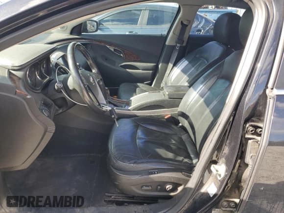 ✅ 2013 Buick LaCrosse Leather • VIN: 1G4GC5E3XDF121090 • Lot: 87238095. Wystawiony na Copart z przebiegiem 155 675 mil. Bezpłatny archiwum sprzedaży aukcyjnych z USA i szczegółowy raport historii pojazdu na DreamBid. Zdjęcie 7.