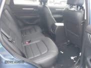 ✅ 2023 Mazda CX-5 S Carbon Edition • VIN: JM3KFBCM0P0195827 • Lot: 42905023. Wystawiony na IAAI z przebiegiem 31 766 mil. Bezpłatny archiwum sprzedaży aukcyjnych z USA i szczegółowy raport historii pojazdu na DreamBid. Zdjęcie 8.