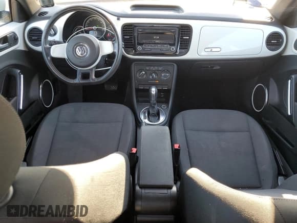 ✅ 2014 Volkswagen Beetle 2.0L TDI w/Sun/Sound/Nav • VIN: 3VWJL7ATXEM640246 • Лот: 69774095. Опубликован ранее на Copart с пробегом 155 361 миль. Бесплатный доступ к архиву аукционных продаж из США и подробный отчёт об истории автомобиля на DreamBid. Изображение 8.