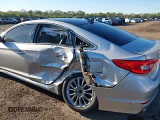 2015 Hyundai Sonata Limited with VIN 5NPE34AF5FH033529, listed as a IAAI auction lot 43416871 with 182,317 mi miles and . Bid and sale history available at DreamBid. Image 6.