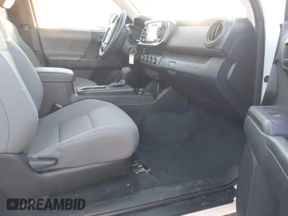 ✅ 2021 Toyota Tacoma SR • VIN: 3TYSX5ENXMT008698 • Lot: 43511790. Wystawiony na IAAI z przebiegiem 69 465 mil. Bezpłatny archiwum sprzedaży aukcyjnych z USA i szczegółowy raport historii pojazdu na DreamBid. Zdjęcie 5.