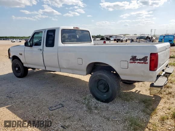 ✅ 1996 Ford F-250 • VIN: 1FTHX26H2TEB50917 • Lot: 63067865. Wystawiony na Copart z przebiegiem 284 378 mil. Bezpłatny archiwum sprzedaży aukcyjnych z USA i szczegółowy raport historii pojazdu na DreamBid. Zdjęcie 2.